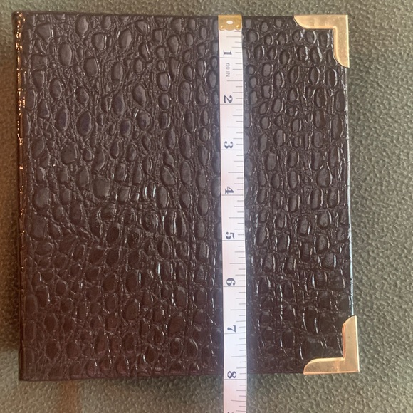 New brown embossed photo album. 100 double-sided pages. Hold 5” x 7” photos. - Picture 3 of 12